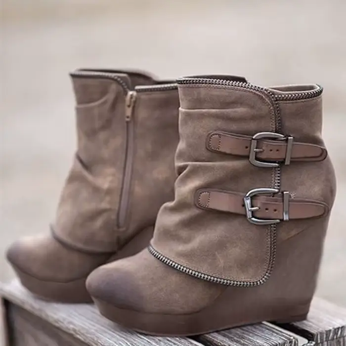 Nouvelles Bottes Femme 2026 à Fermeture Éclair Talons Compensés Bout Arrondi en Flanelle pour Occasions Spéciales Hiver Mode Rétro