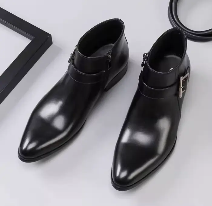 Bottes courtes pointues en cuir avec boucle pour hommes