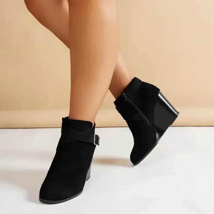 Bottines modernes à talons compensés noirs en daim avec fermeture éclair latérale pour femme