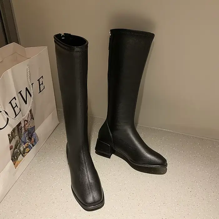 Bottes longues noires à talons hauts pour femmes