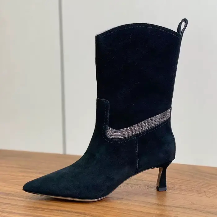 Femmes minces talons hauts mi-mollet bottes daim bout pointu chaîne en métal perle décor