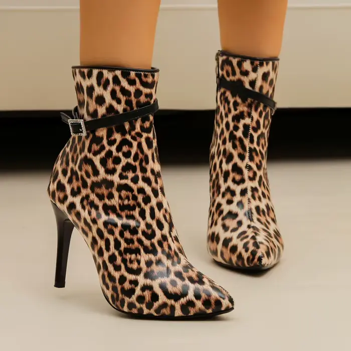 2025 nouvelles femmes bottes courtes à talons hauts fermeture éclair latérale boucle de ceinture à la mode talon mince