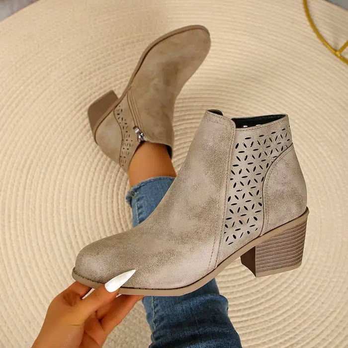 Femmes bottines 2025 nouvelle grande taille mode bottes bout pointu talon carré