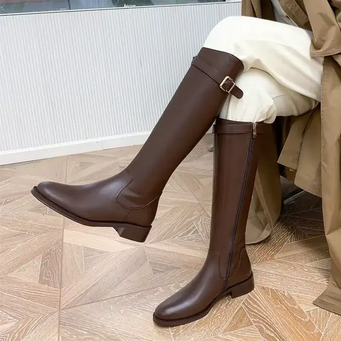 Bottes en cuir pour femmes haut du genou style de rue élégantes bout pointu talon carré chaudes résistantes aux intempéries pour l'hiver occasions spéciales