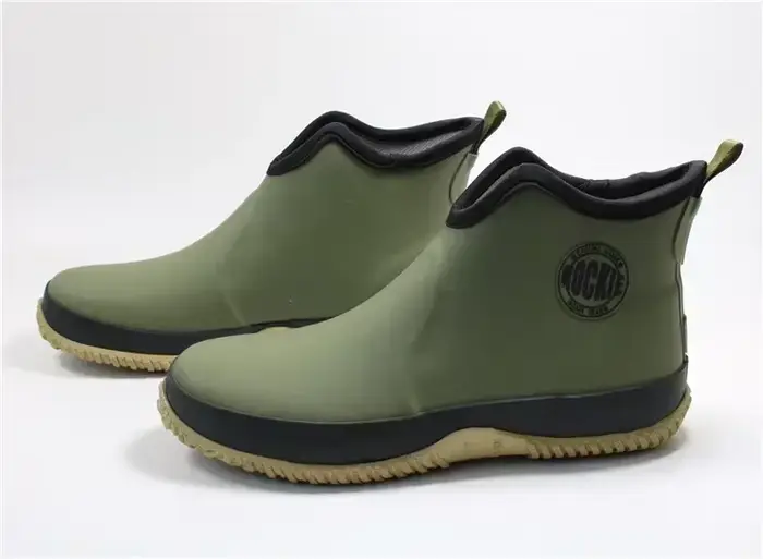 Bottes de pluie imperméables BKQU pour hommes en PVC bout rond sans lacets adaptées aux quatre saisons à offrir pour des occasions spéciales