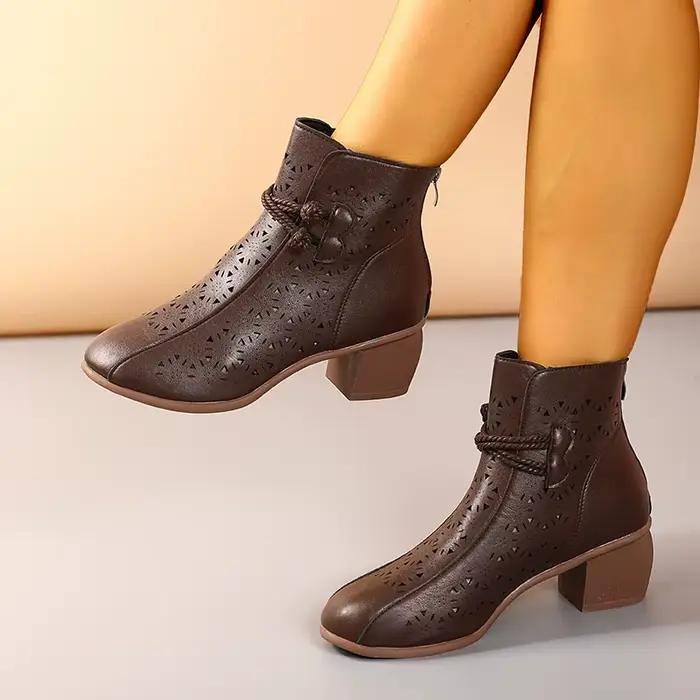 Bottines à talons mi-hauts et semelle souple ajourée pour femmes