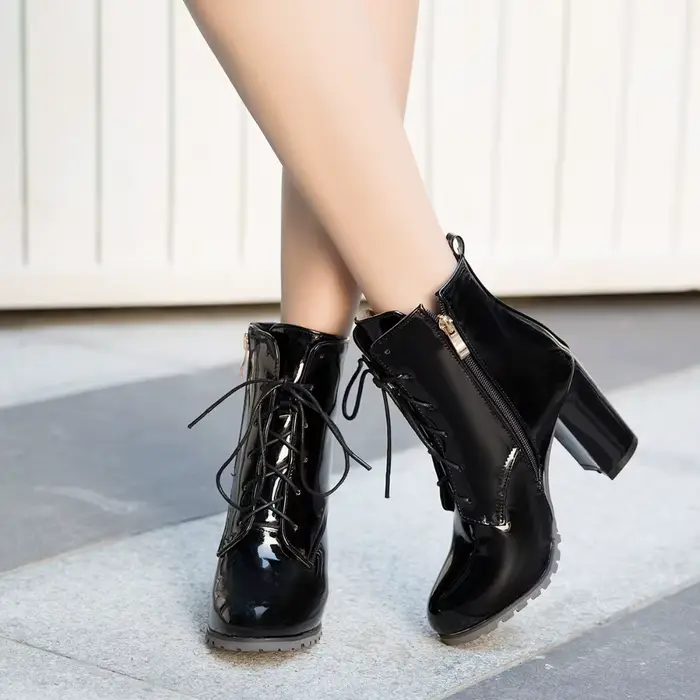 Bottes de rinçage à lacets vernies pour femmes