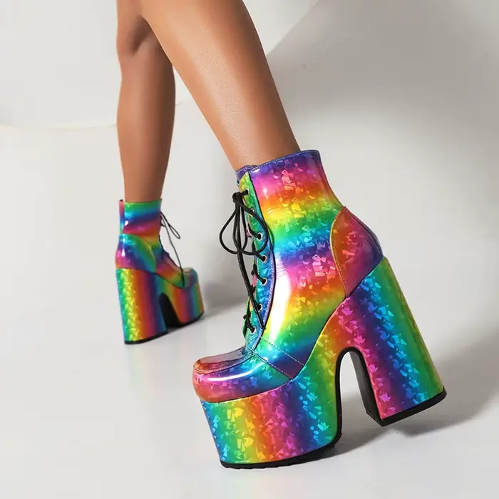Bottes Courtes Arc-en-ciel en Cuir Verni Brcorporelle pour Femme