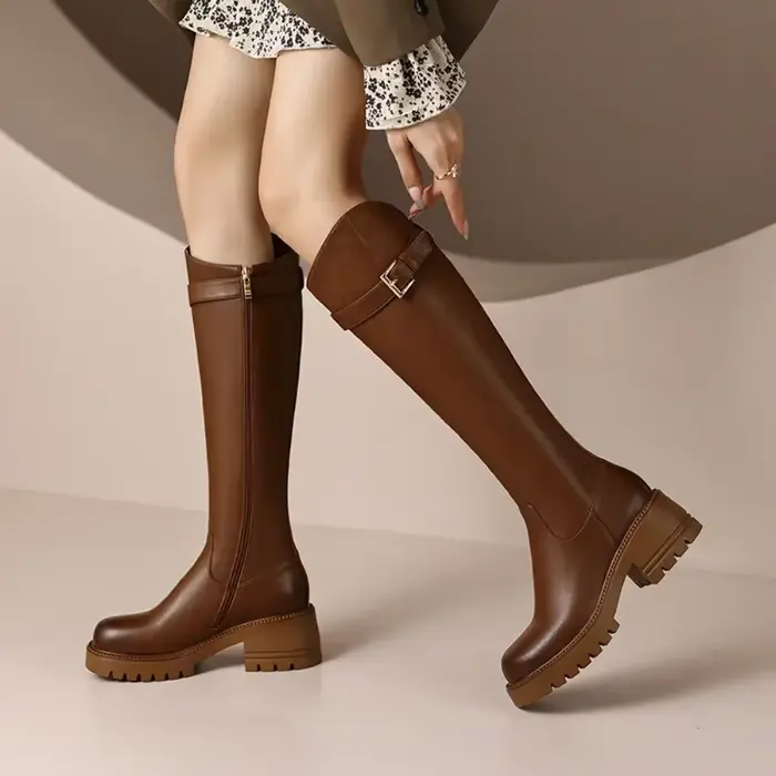 Bottes classiques chaudes au genou pour femmes
