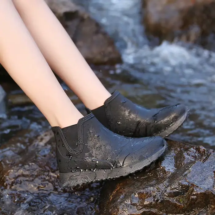 Bottes de pluie imperméables élégantes unisexes montantes avec ruban antidérapantes pour homme et femme diverses occasions