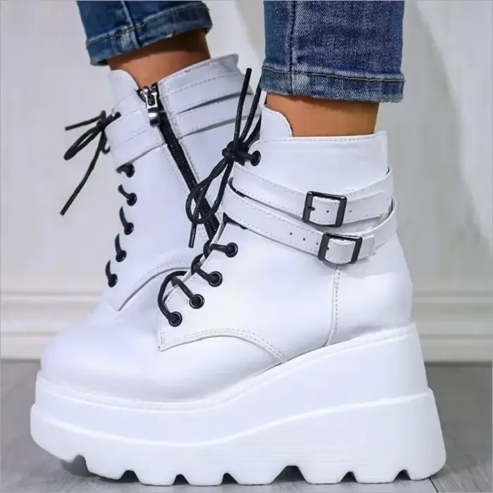 Bottes gothiques noires pour femmes hautes avec plateforme et talons épaissis pour l'hiver style rock occasionnel et gothique