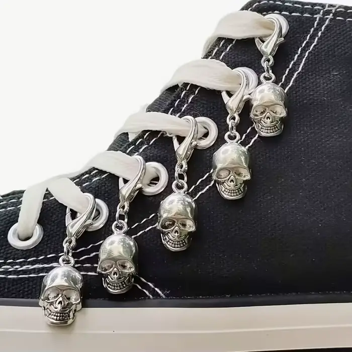 Décorations de chaussures à la mode, baskets et bottes en toile polyvalentes avec pendentifs de crân