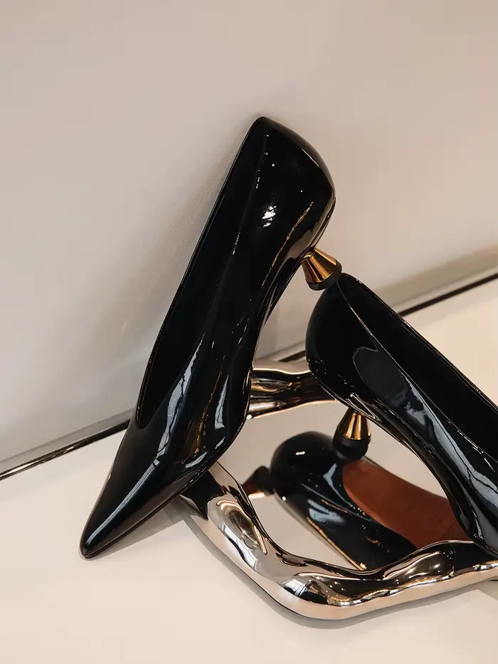 Escarpins de créateur en cuir verni à bout pointu pour femme