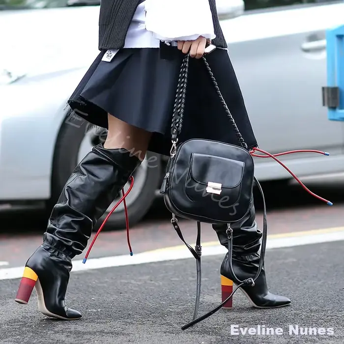 Bottes hautes plissées à lacets pour femme style défilé cool et audacieuses ocassions spéciales hiver soirée évènements nocturnes scène