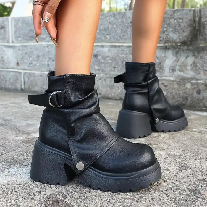Bottines gothiques noires à plateforme épaisse pour femme