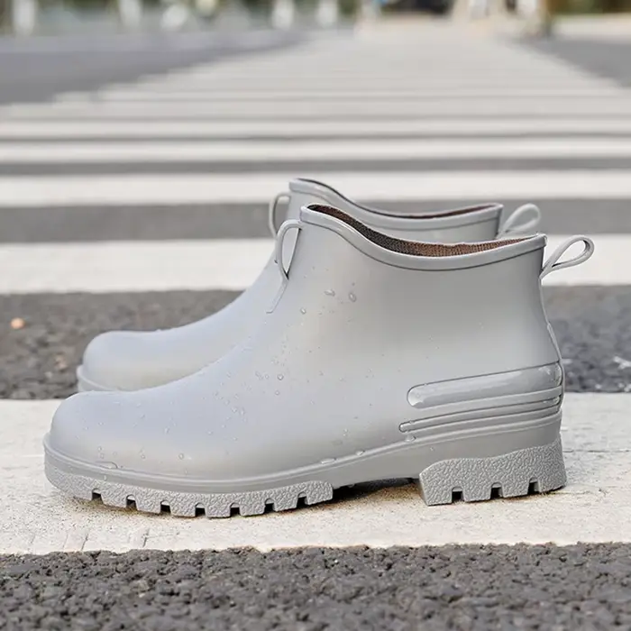 Bottes de pluie imperméables YEAE pour hommes, chaussures de travail et de loisirs, ajustement parfait, semelles en caoutchouc et EVA, disponibles en plusieurs couleurs