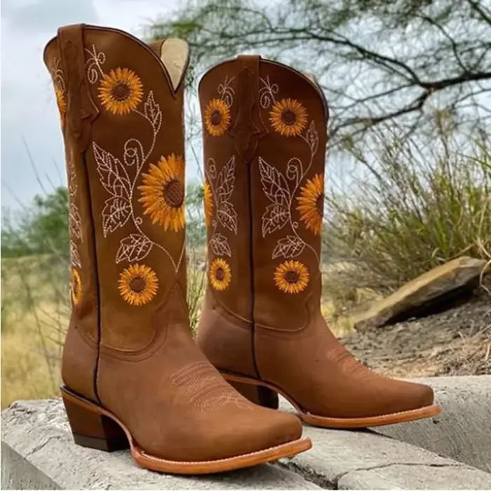 Bottes rétro brodées élégantes pour femmes style Western occasions spéciales printemps automne ```