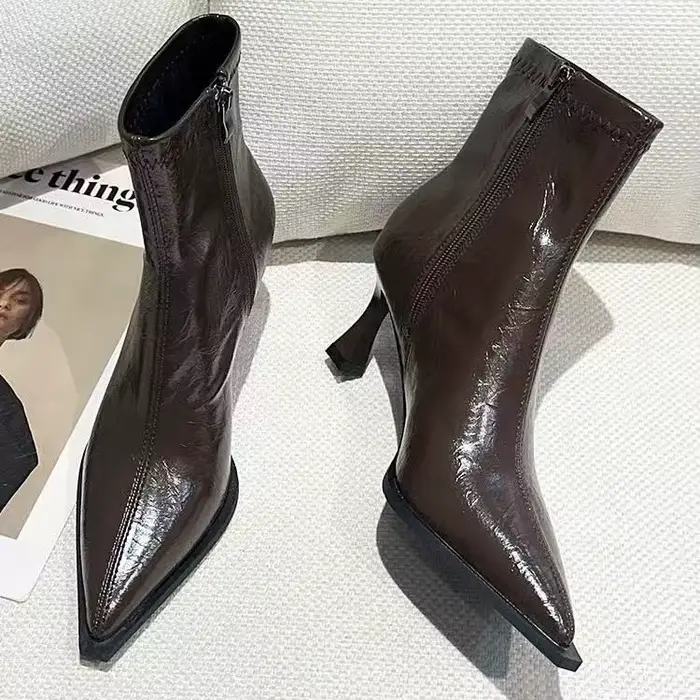 Bottes courtes élastiques rouges pour femmes