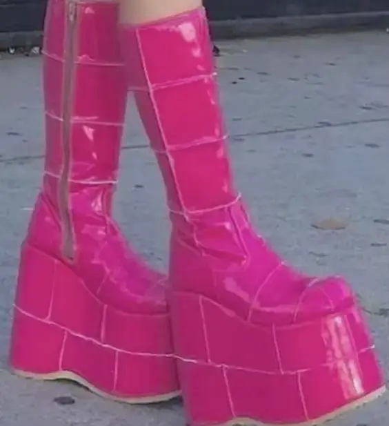 Bottes en cuir rose style punk à bout rond et talon compensé