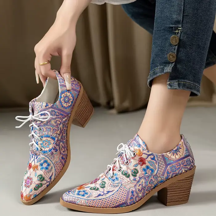 Ethnique dames bottes printemps hiver broderie bottes bout pointu plate-forme chaussures dames mode 