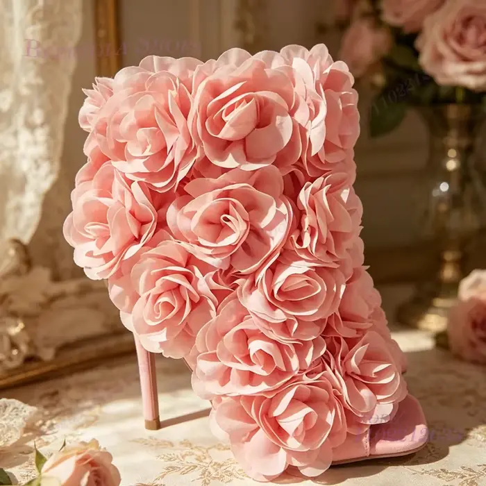 Bottines à fleurs roses appliquées, bout carré kaki, talons ouverts, volants en forme de pétales, bo