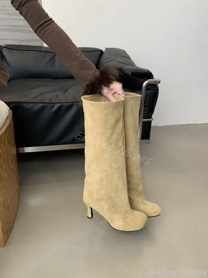 Bottes hautes en daim à bout carré pour femme