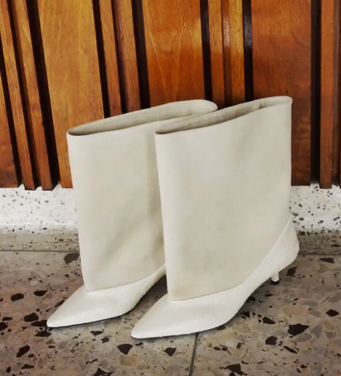 Bottines beiges bicolores à talons aiguilles