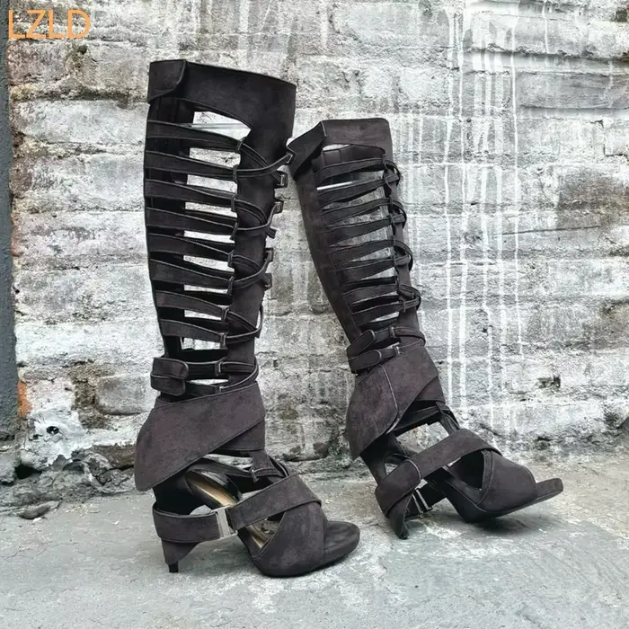 Bottes pour femmes blanches creuses avec boucle de ceinture romaine, nouveau modèle Sexy Catwalk, ta