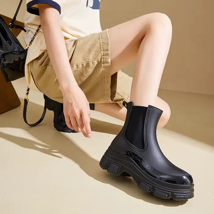 Femmes nouvelle chaussure de pluie à semelles épaisses bottes imperméables en plein air
