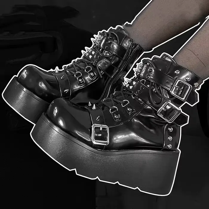 Bottines Punk à plateforme épaisse pour femme, chaussures noires en cuir verni avec boucle en métal,