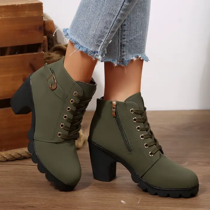 Bottes courtes noires à talons hauts pour femmes