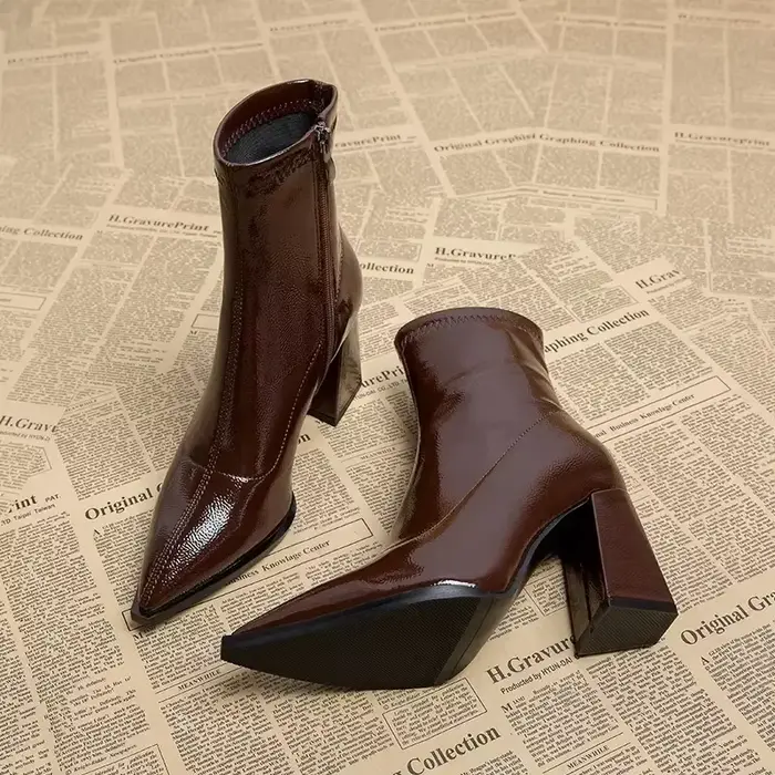 Chaussures pour femmes 2025 nouveau bout pointu talon épais petites bottes courtes