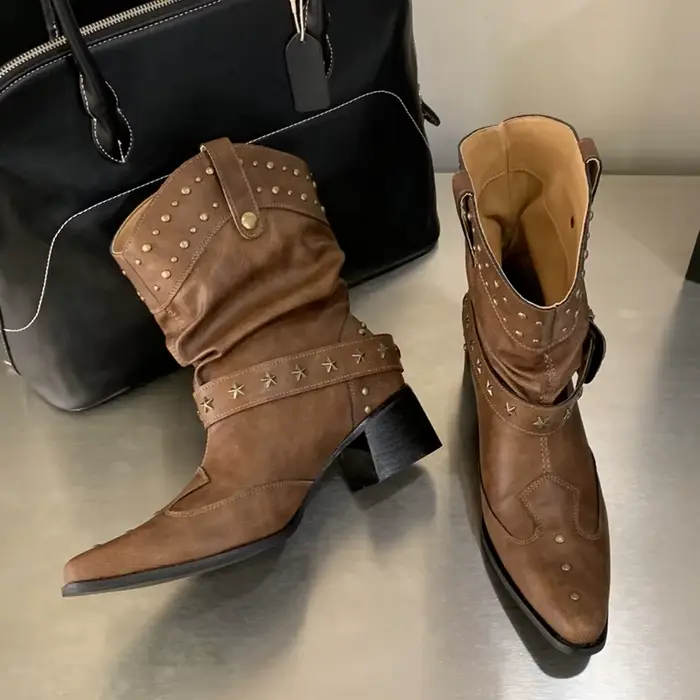 Eilyken Nouvelle Collection Bottines à Bout Pointu avec Boucle Rivetée pour Femme