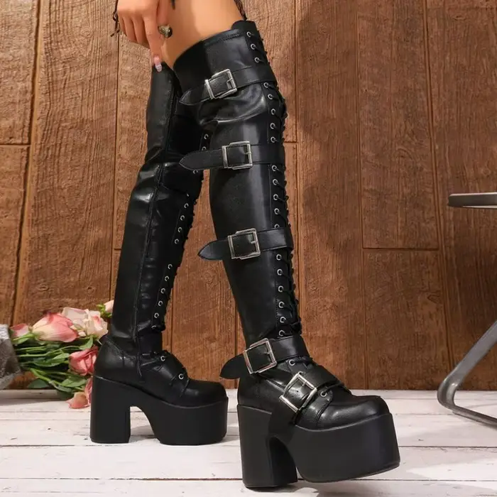 Bottes punk goth pour femmes avec talons hauts et fermeture en boucle, style unique et confort durable pour printemps et automne