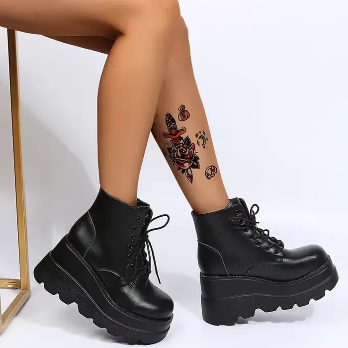 Bottes montantes pour femme à semelle épaisse, talon compensé, à lacets, pour l'hiver, noir brillant