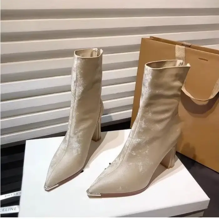 Chaussures mi-mollet pour femmes
