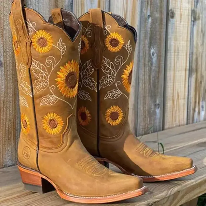 Bottes en cuir marron brodées pour femmes