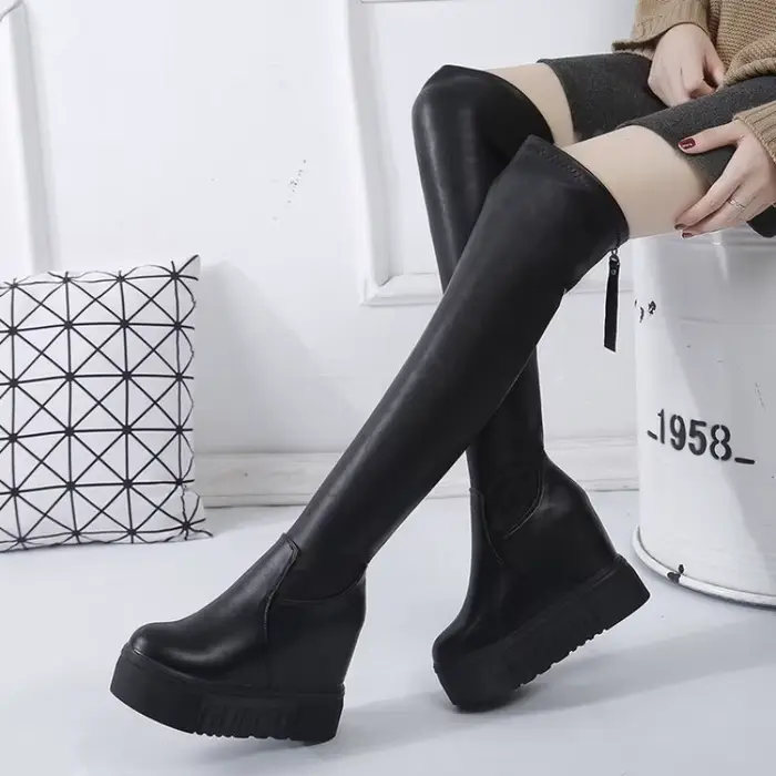 Bottes en cuir okkdey au-dessus du genou pour femmes, chaussures à talons compensés, style coréen, imperméables, plateforme confortable, hiver, événements de fête, cadeau女性冬季长靴描述，采用HTML格式，并在最后加上一个优化的SEO标题。这段描述旨在激发购买欲望，通过解释产品为何值得购买以及每个特性如何为顾客带来具体的好处来进行销售。描述中没有提到任何价格、原产地、制造商或库存信息。标题部分应至少包含14个词，使用自然关键词