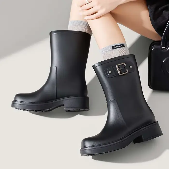 Bottes de pluie noires mi-mollet pour femmes