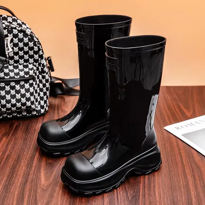 Nouvelles bottes de pluie femmes à la mode en plein air voyage chaussures d'eau à semelles épaisses 
