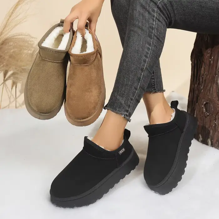 Bottes de neige isolées thermiquement pour femmes en faux daim antidérapantes bout rond pour les randonnées hivernales et les sorties en plein air