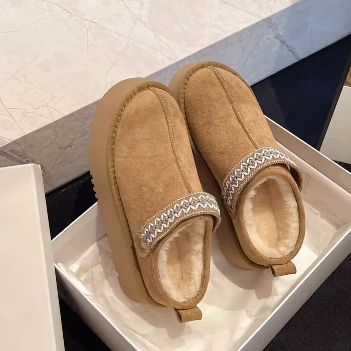 Bottes de neige en fourrure brodées à fond épais pour femmes