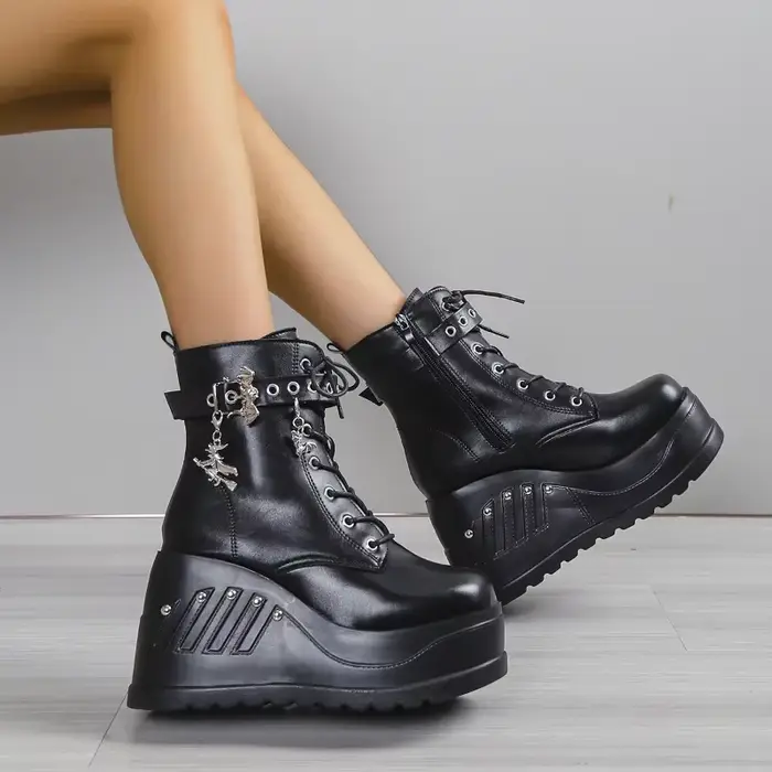 2024 nouvelles bottes pour femmes mode offre spéciale Punk Goth plate-forme talons compensés