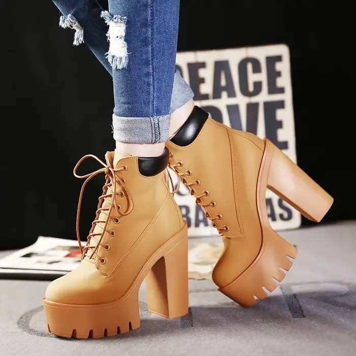Bottes de Moto Courtes Élégantes en Style Japonais avec Talons Carrés Hauts et Plateforme Pour Femmes Occasions Spéciales